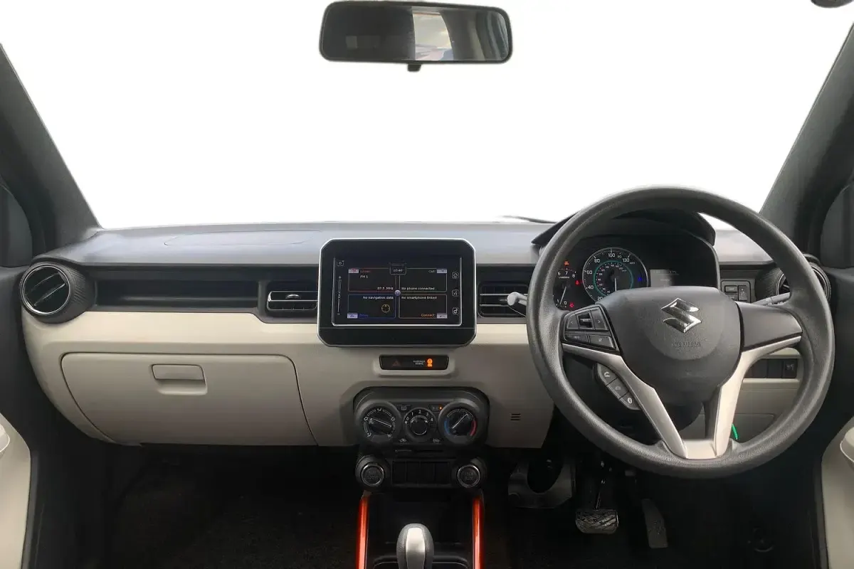 Used Suzuki Ignis SZ-T 90 HP (66 kW) 2018 White/black SUV