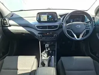 Używany Hyundai Tucson SE 132 KM (97 kW) 2019 Srebrny SUV