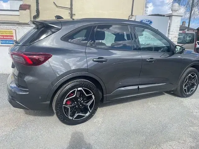 Käytetty Ford Kuga ST-Line X 243 HP (178 kW) 2025 Harmaa Katumaasturi