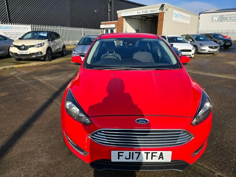 Used Ford Focus Titanium 120 HP (88 kW) 2017 Red Hatchback
