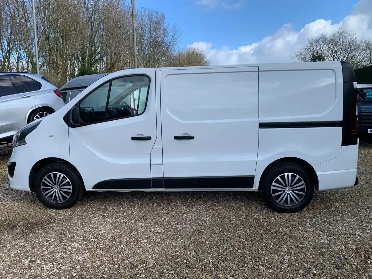 Gebraucht Vauxhall Vivaro Sportive 120 PS (88 kW) 2019 Weiß Van / Kleinbus