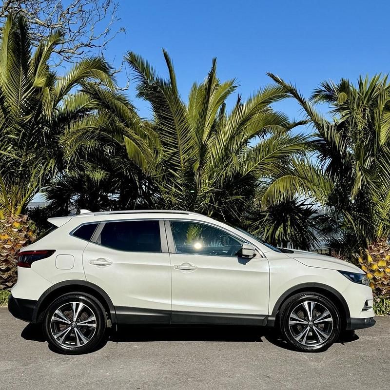 Used Nissan Qashqai N-Connecta 115 HP (84 kW) 2018 White SUV