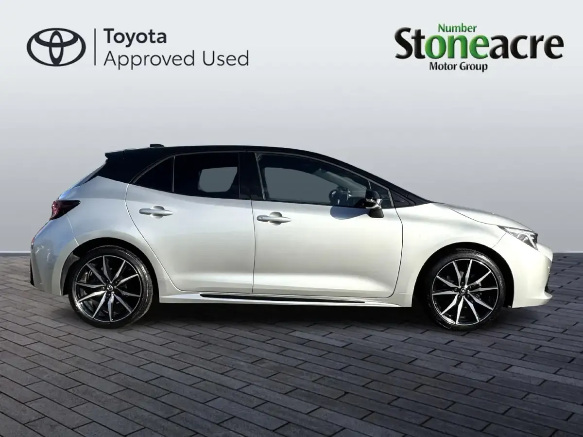 Usado Toyota Corolla Sport 196 CV (144 kW) 2024 Plateado Utilitario
