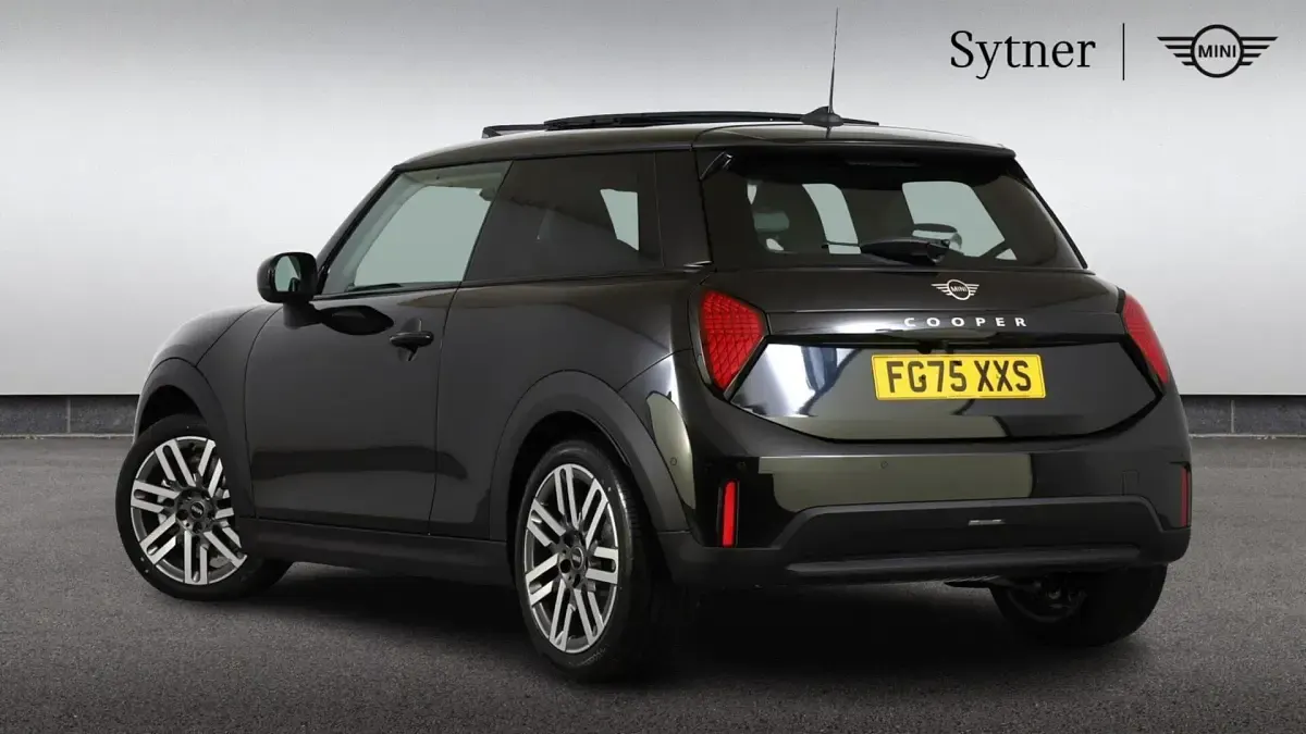 Used Mini Cooper Hatch 113 kW (154 HP) 2025 Black Hatchback