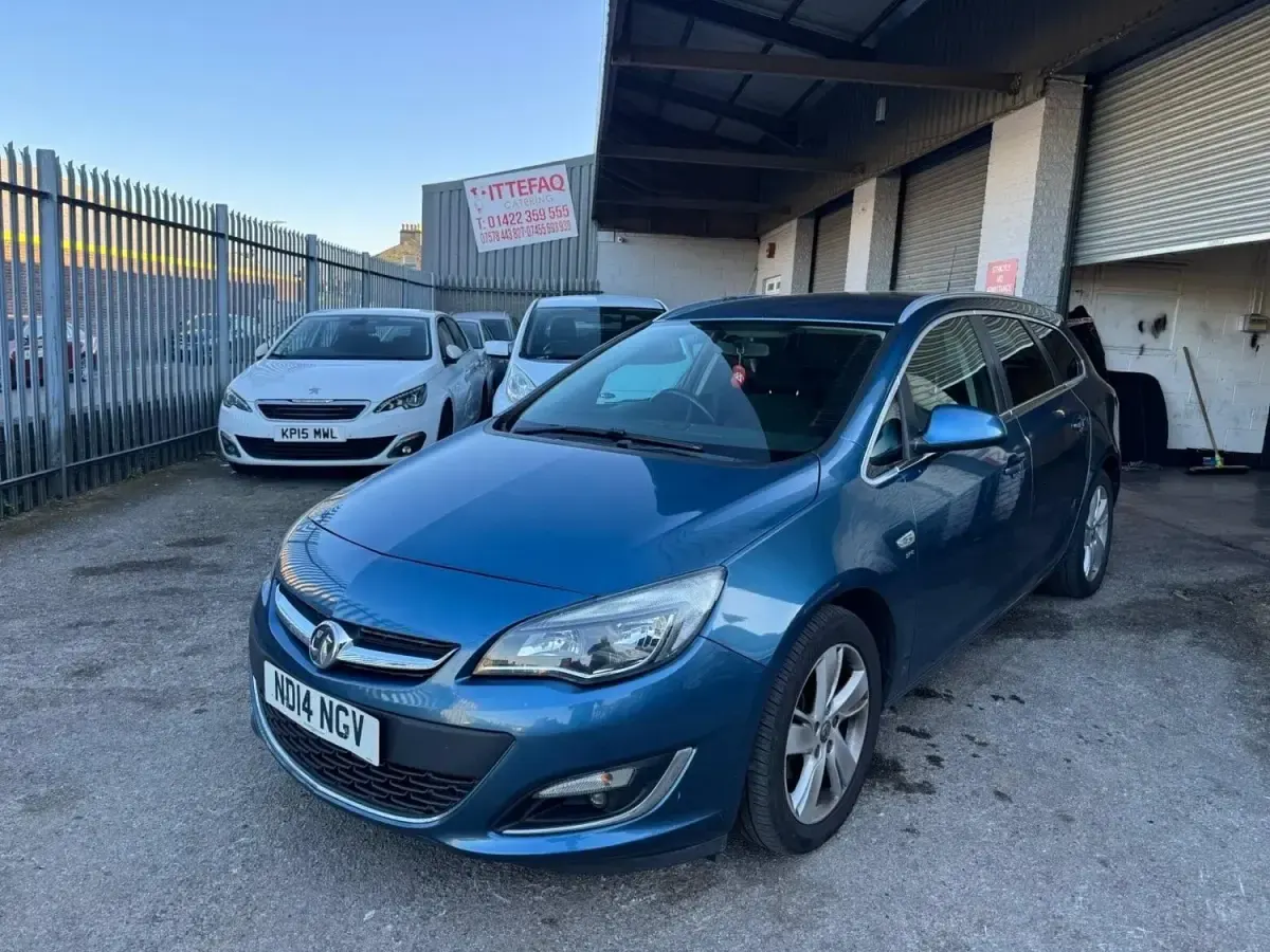 Second-hand Vauxhall Astra SRi 136 CP (100 kW) 2014 Albastru Break