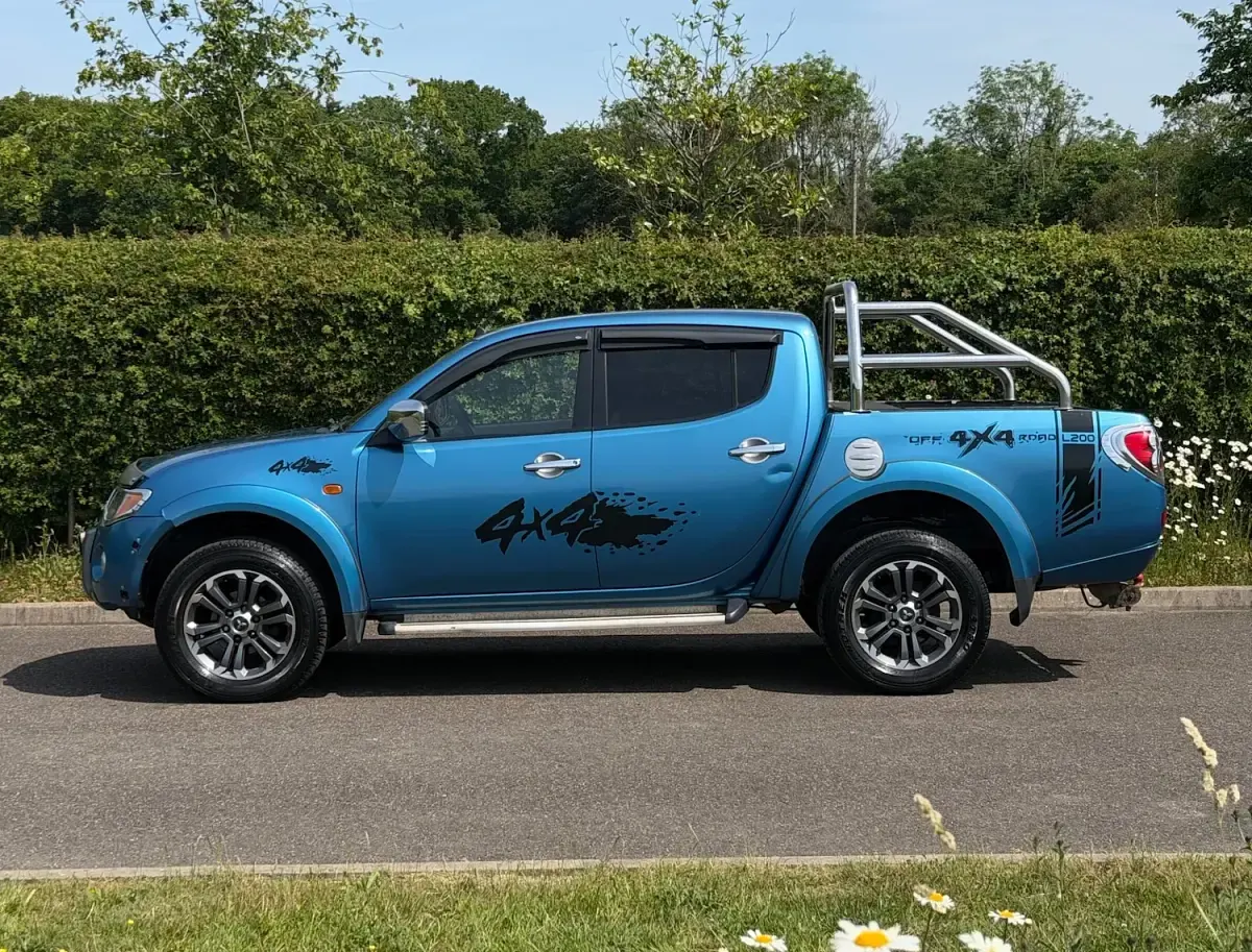 Used Mitsubishi L200 165 HP (121 kW) 2009 Blue Pickup