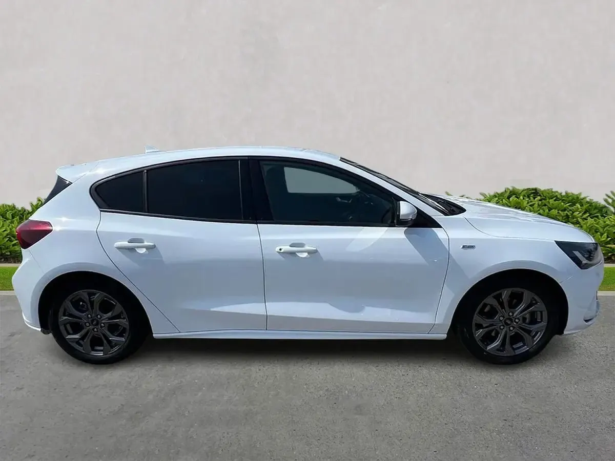 Used Ford Focus ST-Line 2023 White Hatchback