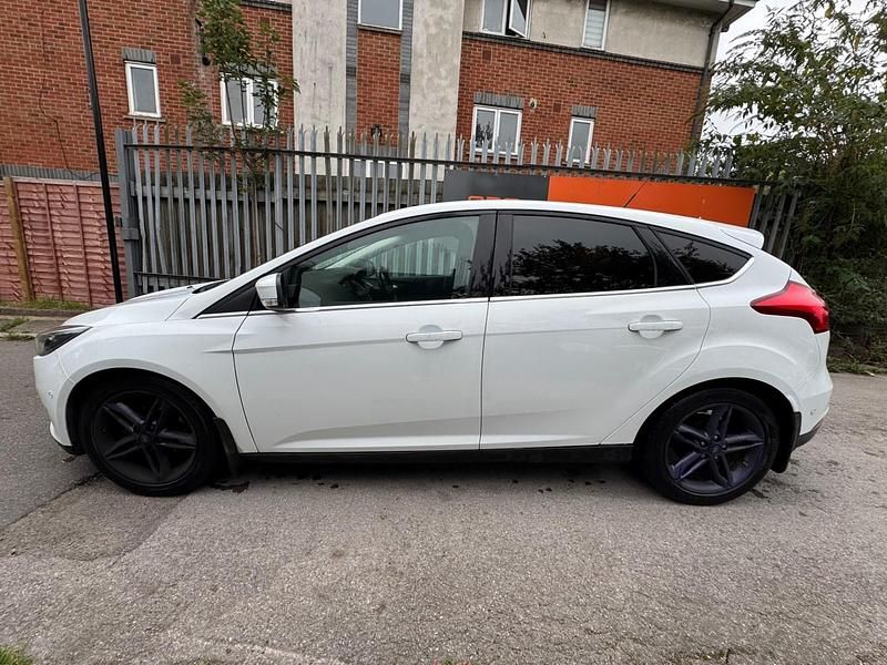 Używany Ford Focus Titanium 125 KM (91 kW) 2015 Biały Hatchback