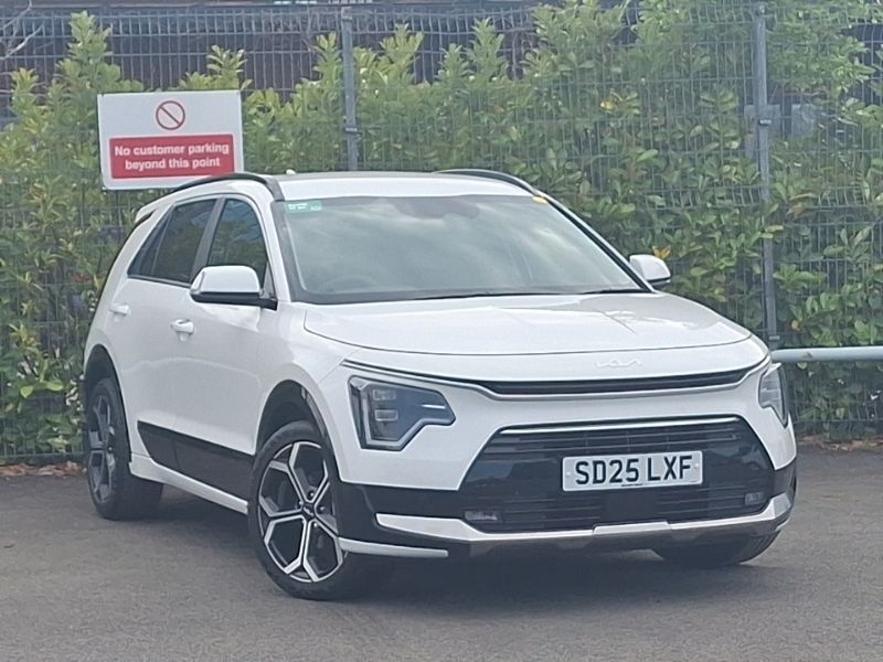 Premium paint white pearl New 2025 Kia Niro 3 SUV | £32,998 (Fair price) - Image 1/4