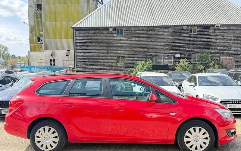 Used Vauxhall Astra 116 HP (85 kW) 2013 Red Estate