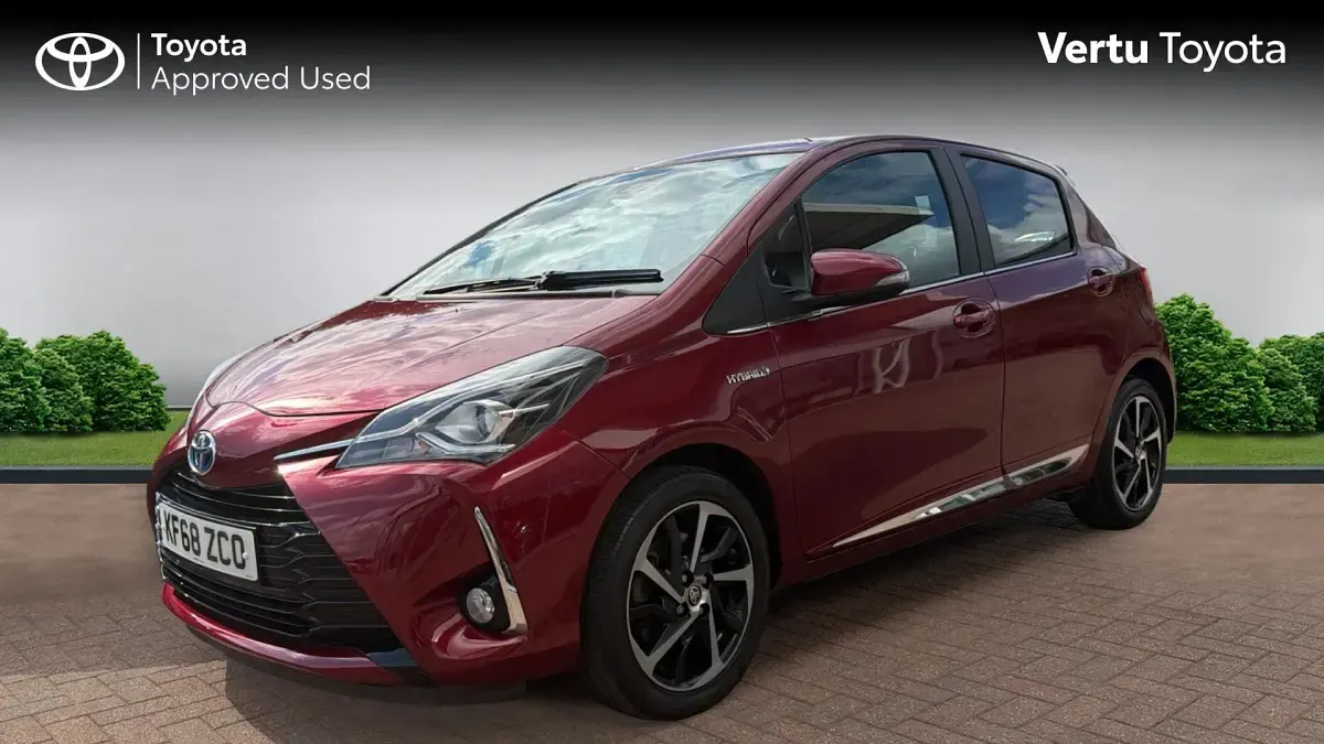 Used Toyota Yaris Hybrid 100 HP (73 kW) 2019 Tokyo red (pearlescent paint +�750) Hatchback
