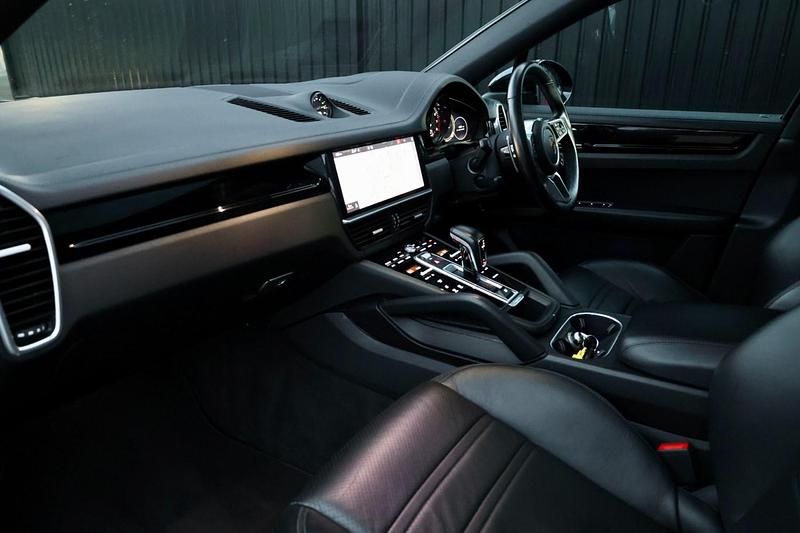 Used Porsche Cayenne 456 HP (335 kW) 2019 Black SUV