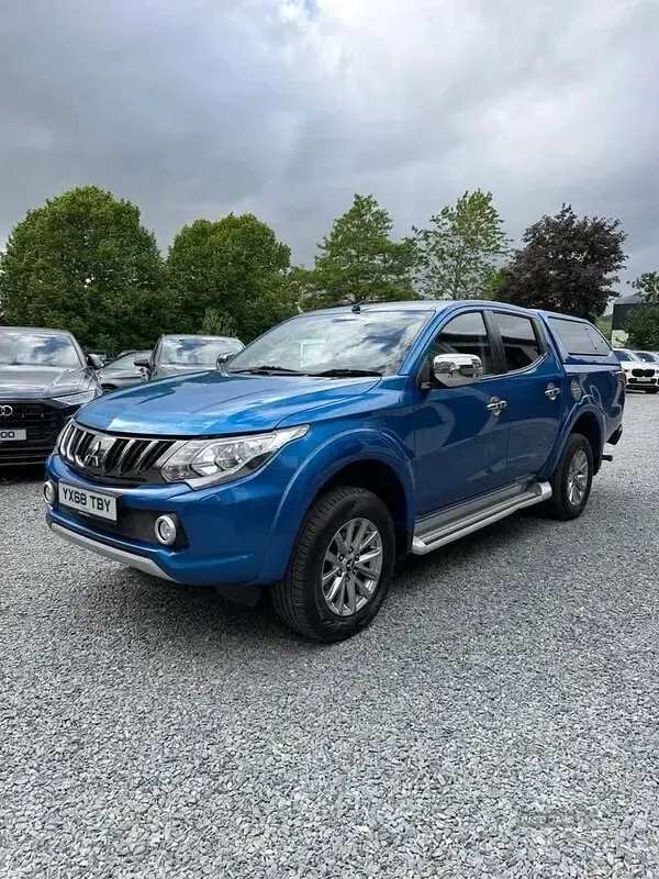 Used Mitsubishi L200 181 HP (133 kW) 2018 Blue Pickup
