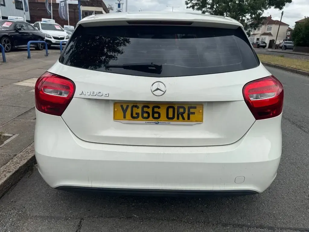 Used Mercedes A180 SE 109 HP (80 kW) 2016 White Hatchback