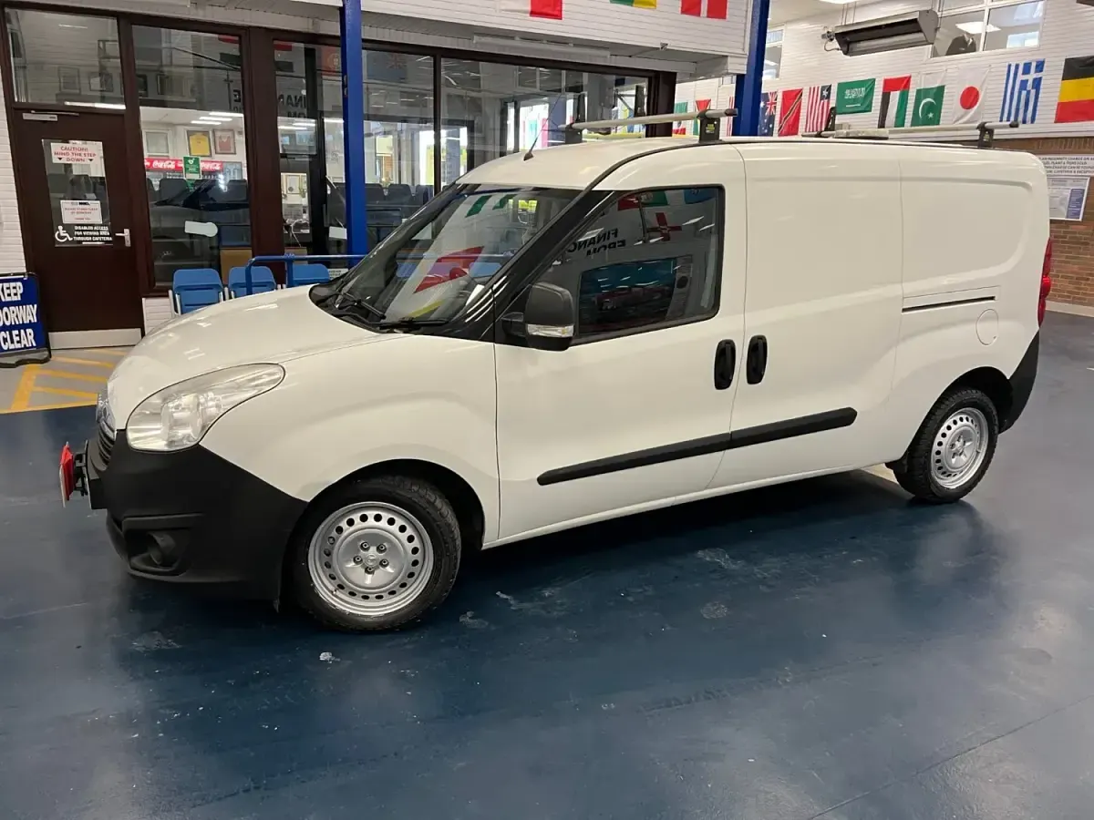 Używany Vauxhall Combo 95 KM (69 kW) 2016 Biały Minivan