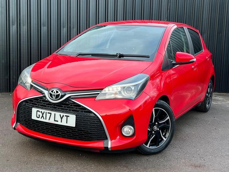 Used Toyota Yaris Design 99 HP (72 kW) 2017 Red Hatchback