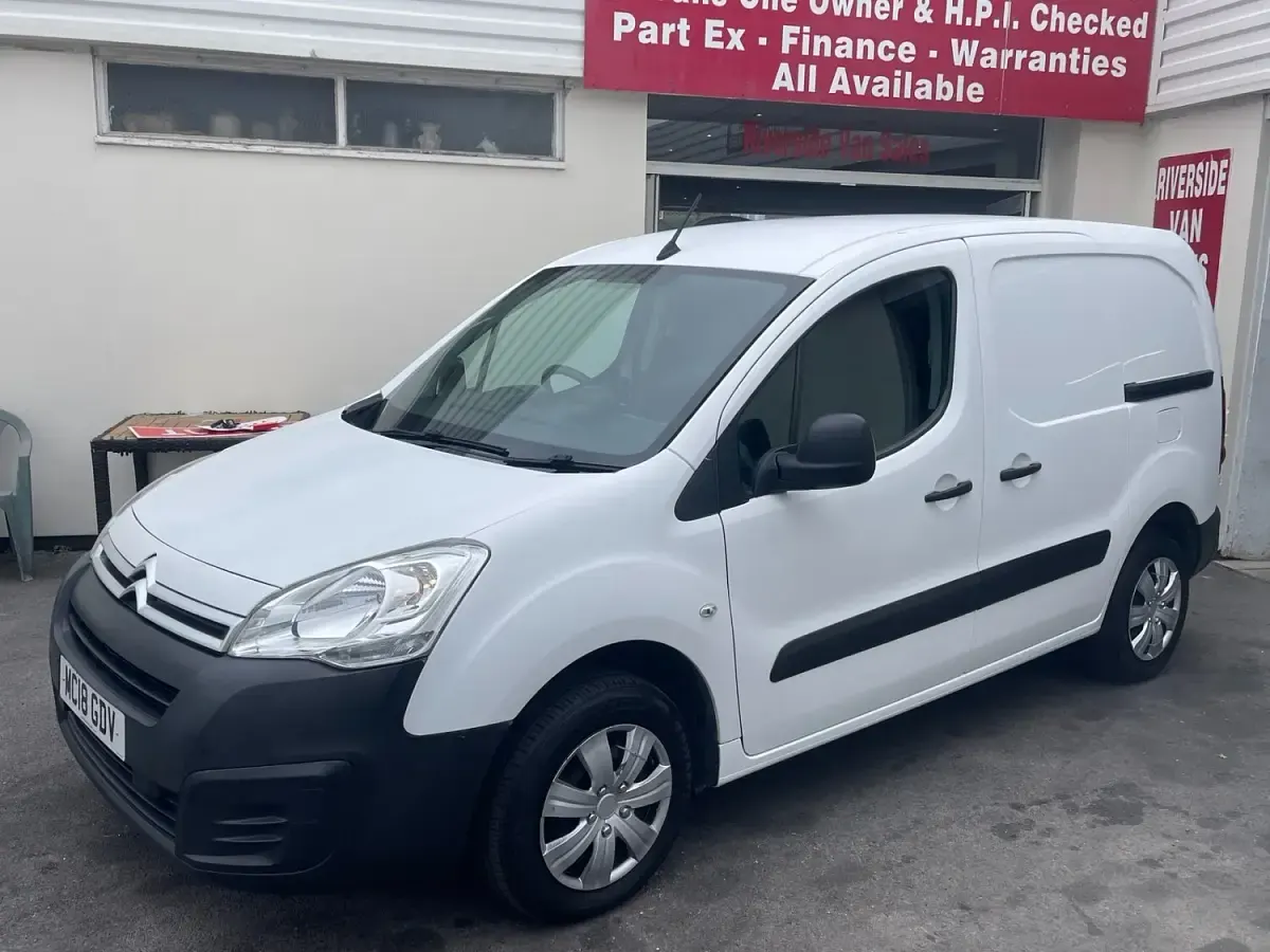 Used Citroën Berlingo 100 HP (73 kW) 2018 White MPV