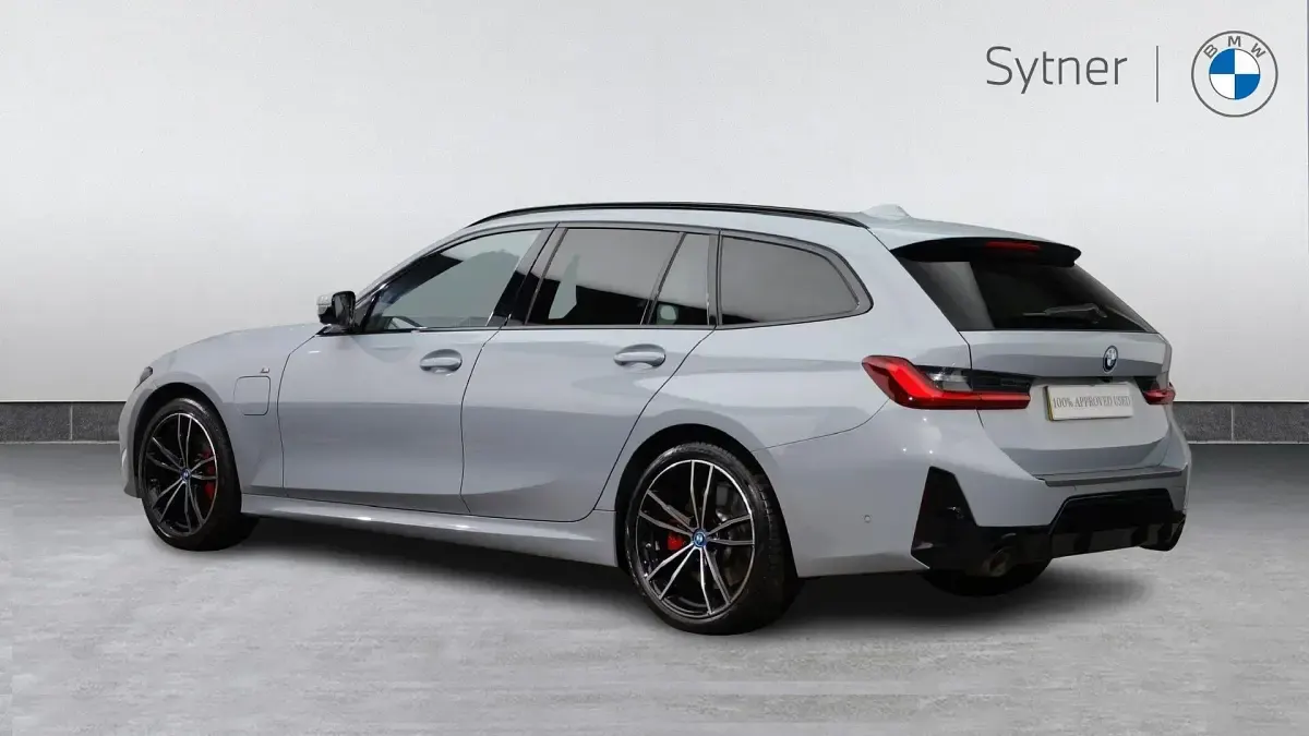 Begagnad BMW 330e M Sport 288 HK (211 kW) 2024 Grå Kombi