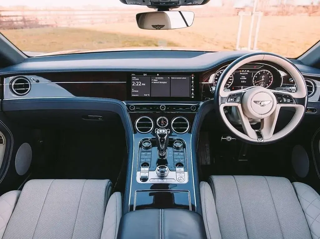 Begagnad Bentley Continental 635 HK (467 kW) 2019 Blå Sportkupé