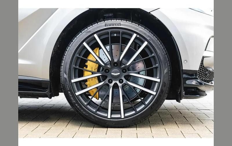 Used Aston Martin DBX 707 697 HP (512 kW) 2025 Silver SUV