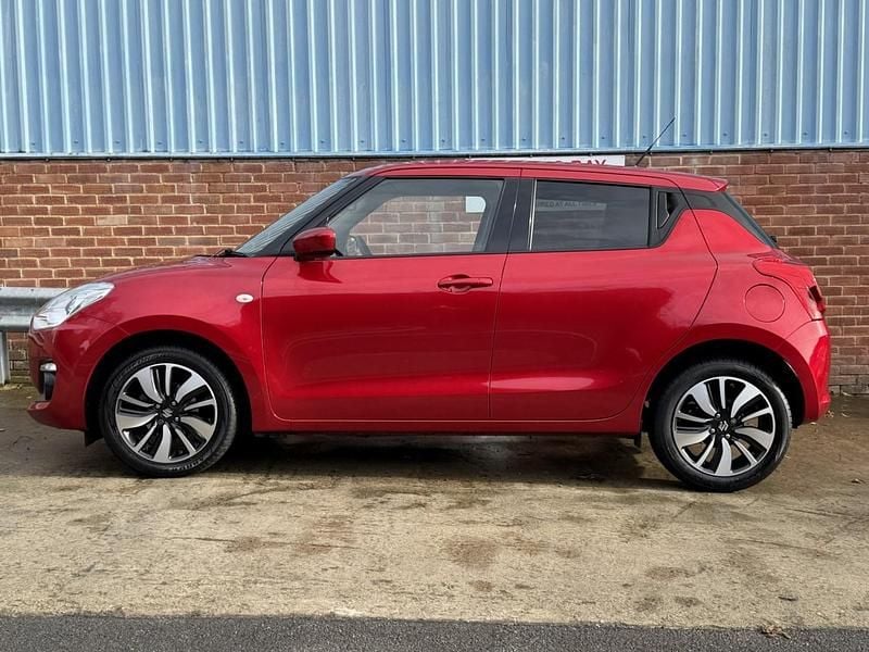 Usado Suzuki Swift SZ-T 90 HP (66 kW) 2020 Vermelho Citadino