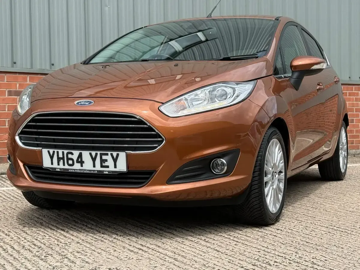 Used Ford Fiesta Titanium 120 HP (88 kW) 2014 Yellow Hatchback