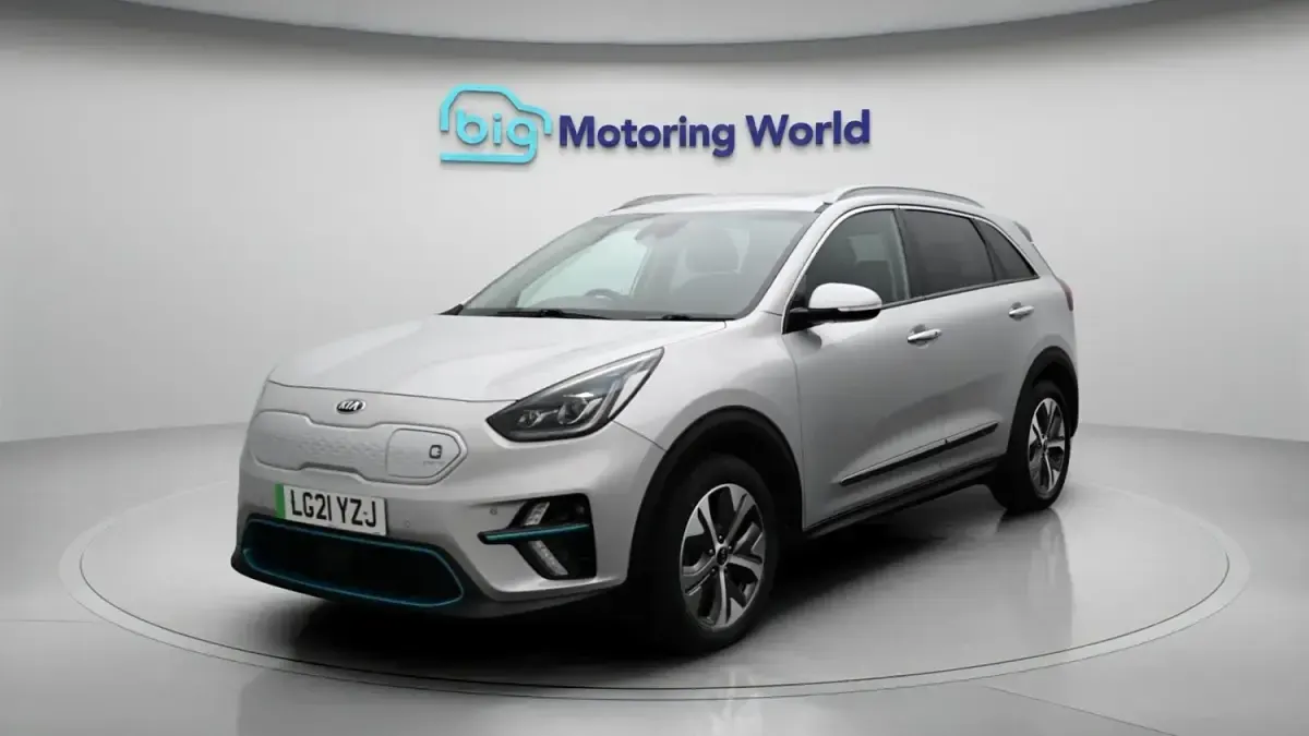 Begagnad Kia Niro 150 kW (204 HK) 2021 Silver SUV
