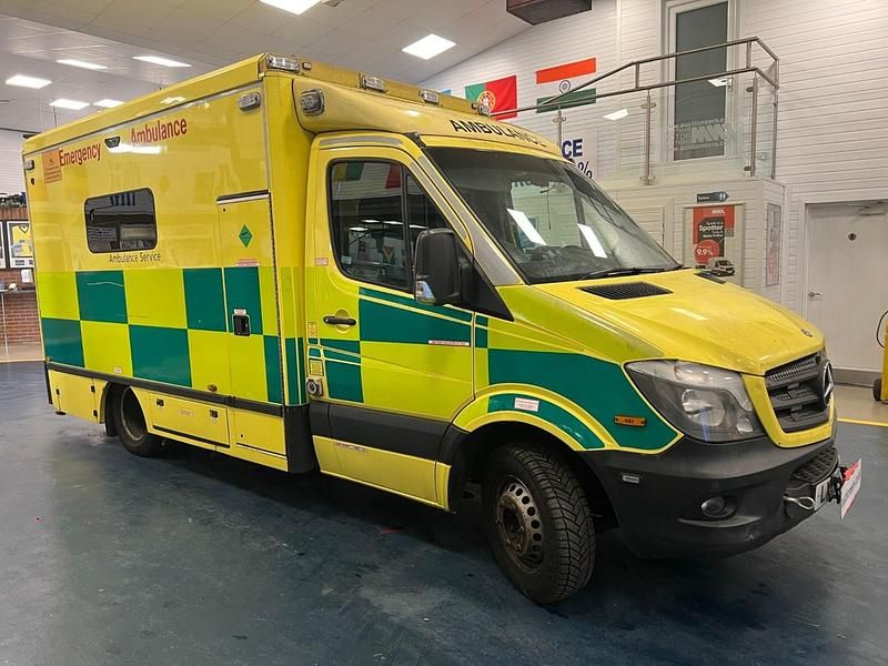 Used Mercedes Sprinter 190 HP (139 kW) 2015 Yellow Van