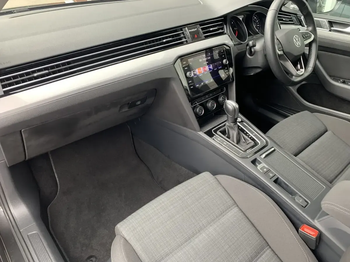 Usado VW Passat SE 150 HP (110 kW) 2022 Cinzento Carrinha