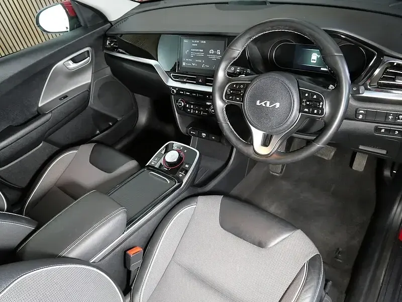 Used Kia e-Niro 150 kW (204 HP) 2022 Red SUV