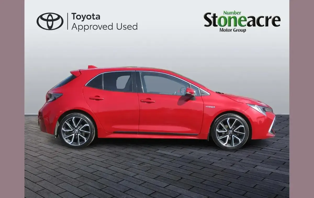 Used Toyota Corolla 122 HP (89 kW) 2019 Red Hatchback