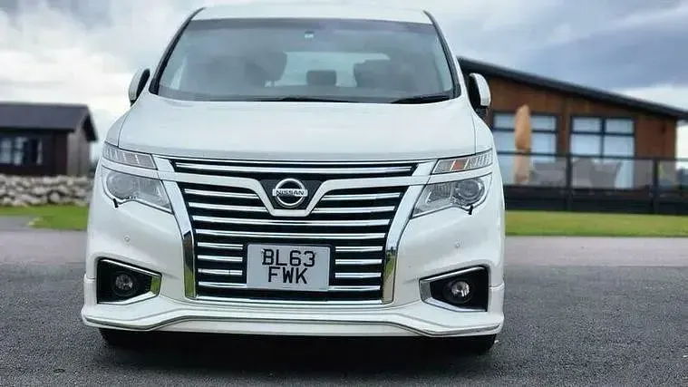 Używany Nissan Elgrand 2022 Biały Minivan