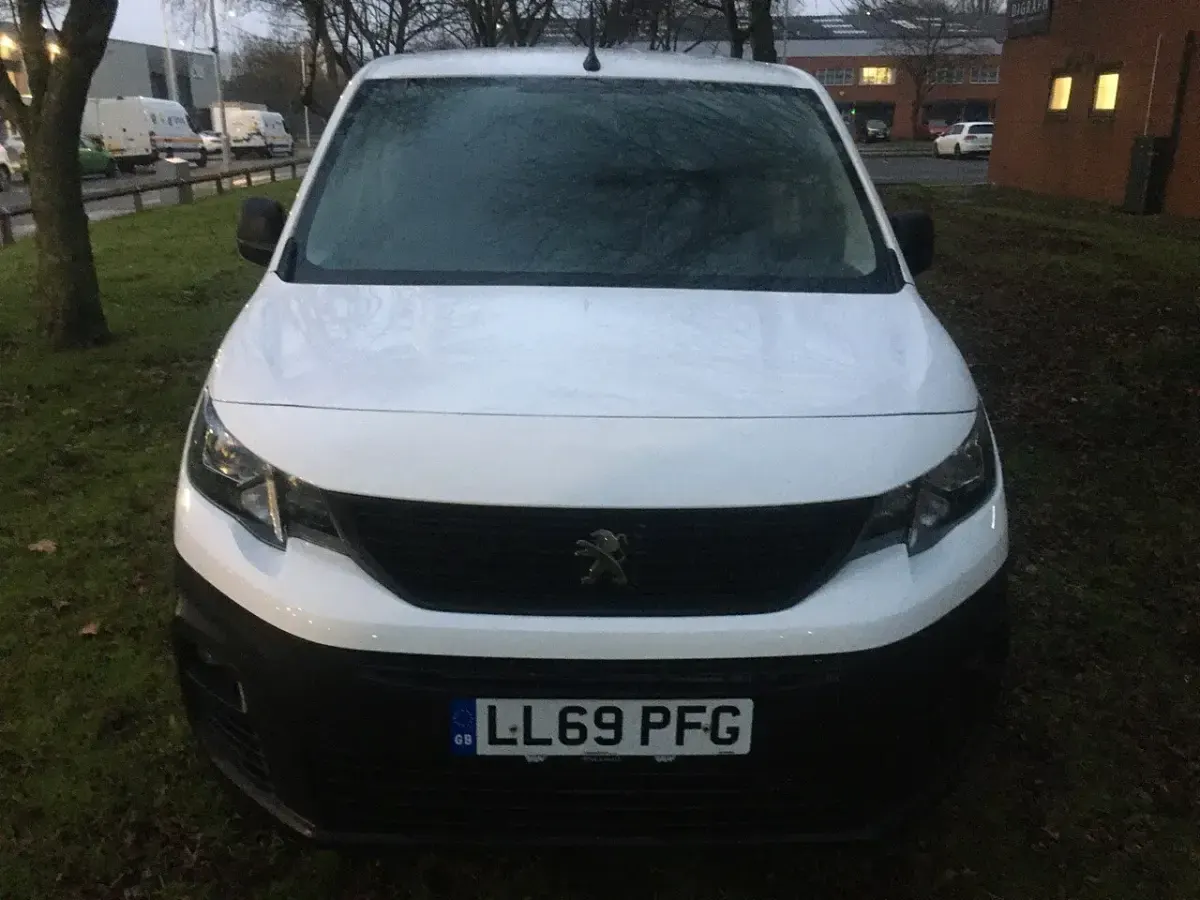 Used Peugeot Partner 131 HP (96 kW) 2019 White MPV