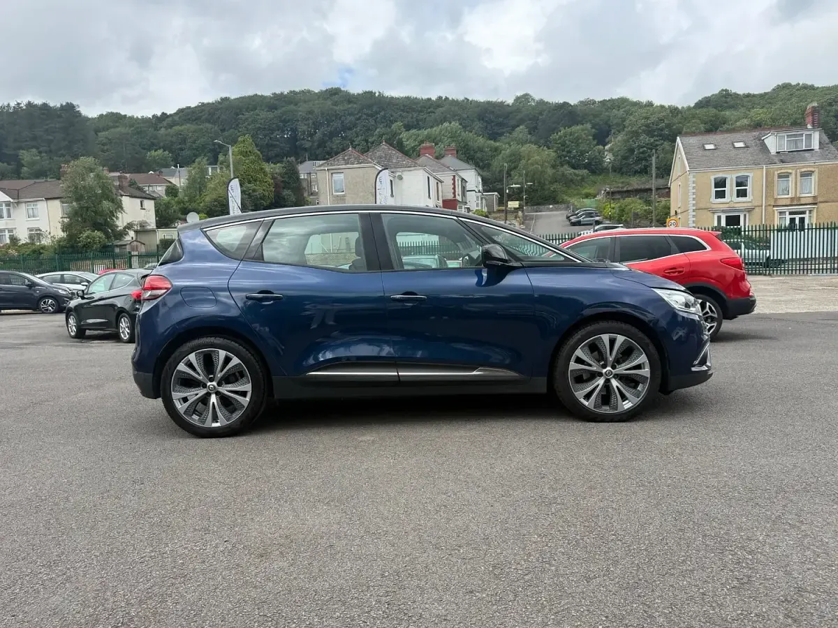Used Renault Scénic III Dynamique 110 HP (80 kW) 2016 Blue MPV