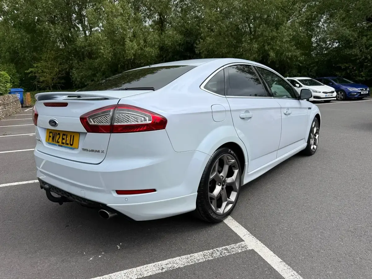 Used Ford Mondeo Titanium X 200 HP (147 kW) 2012 White Hatchback
