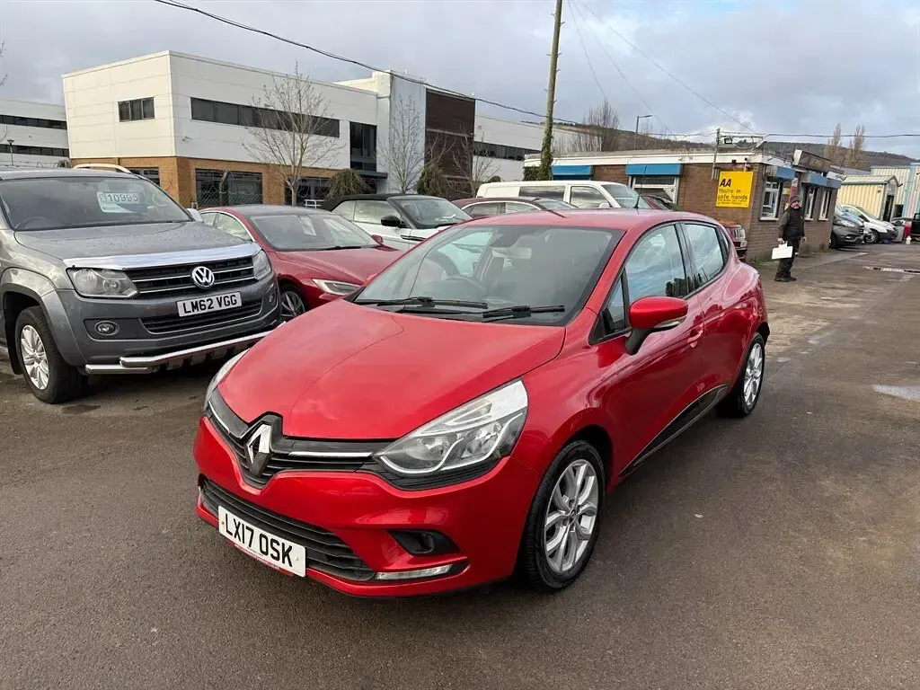 Used Renault Clio IV Dynamique 90 HP (66 kW) 2017 Red Hatchback
