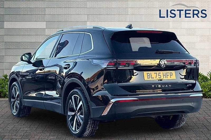 New VW Tiguan Elegance 150 HP (110 kW) 2025 Grenadilla black SUV