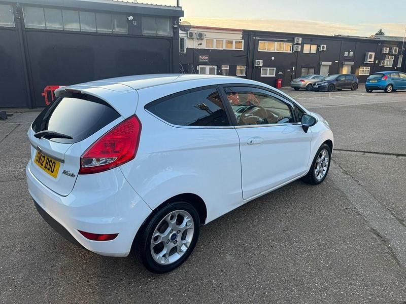 Used Ford Fiesta Zetec 82 HP (60 kW) 2012 White Hatchback