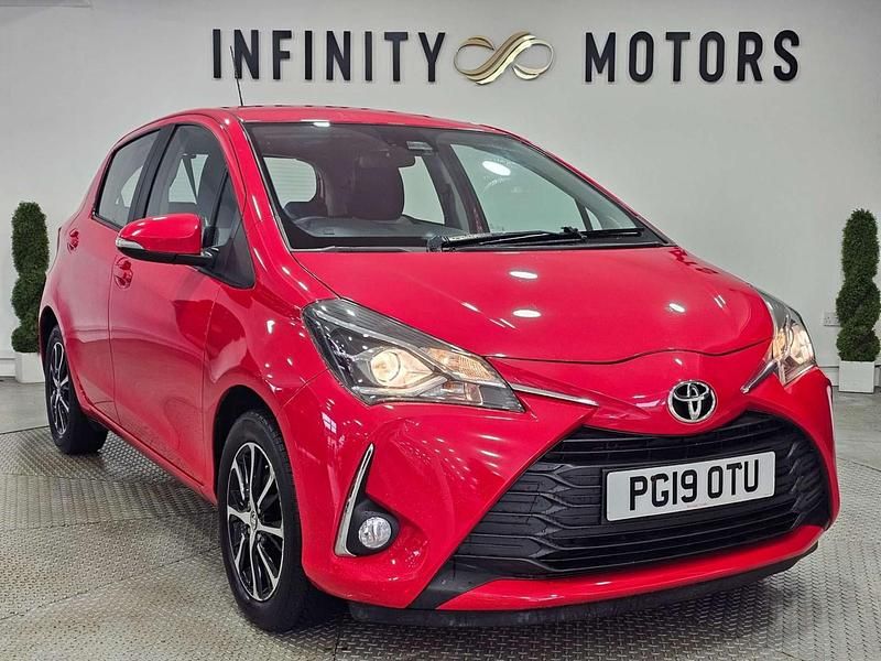 Used Toyota Yaris 107 HP (78 kW) 2019 Red Hatchback