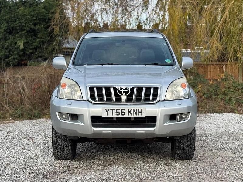 Used Toyota Land Cruiser 201 HP (147 kW) 2006 Silver SUV