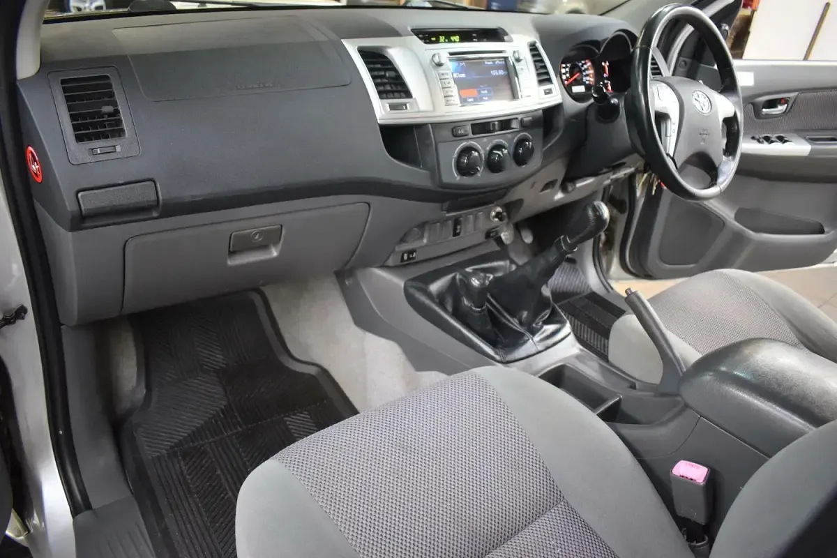 Used Toyota HiLux 144 HP (105 kW) 2012 Silver Pickup