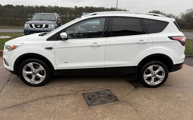 Used Ford Kuga Titanium 179 HP (131 kW) 2018 White SUV