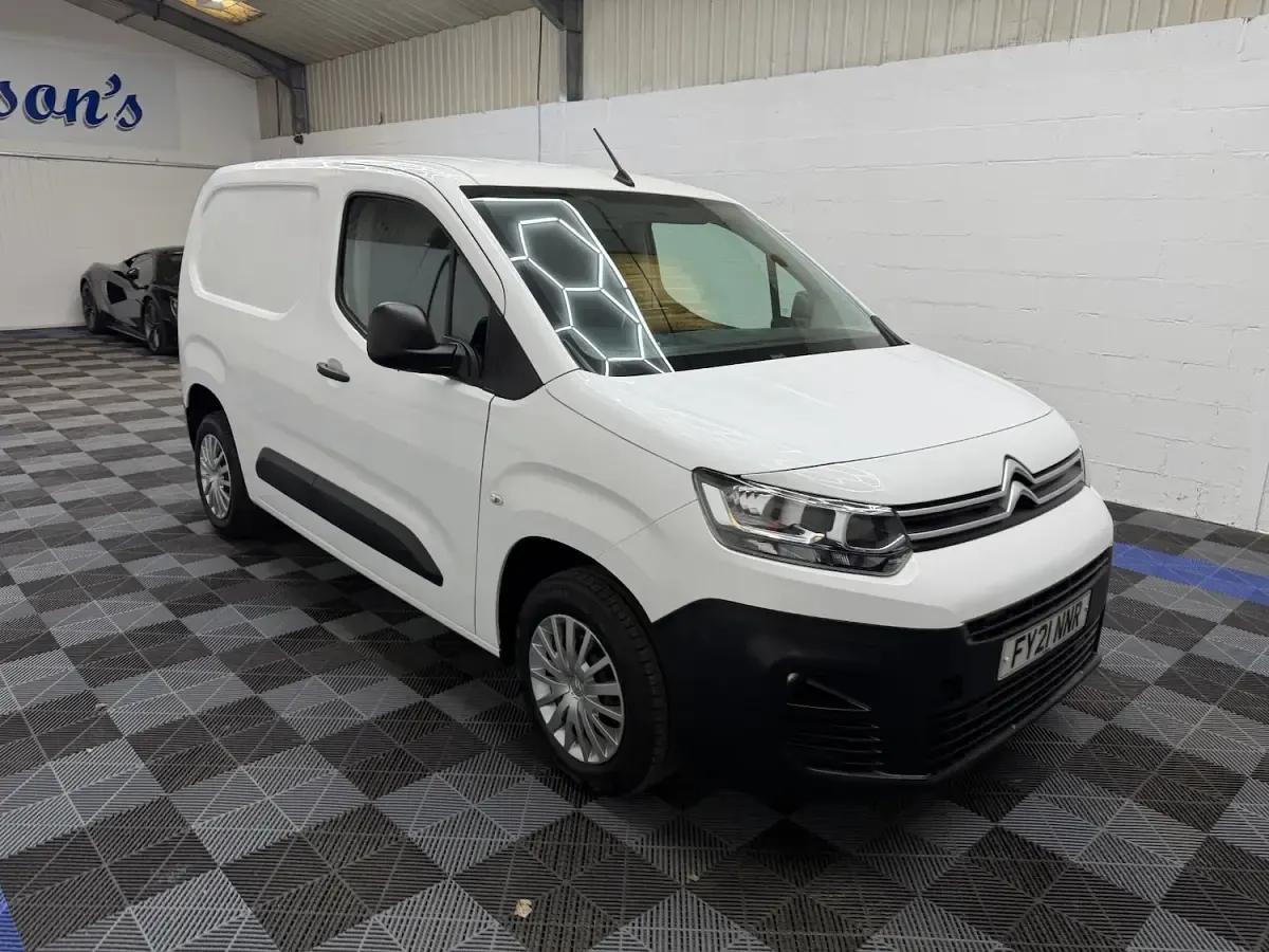 Used Citroën Berlingo Start 75 HP (55 kW) 2021 White MPV