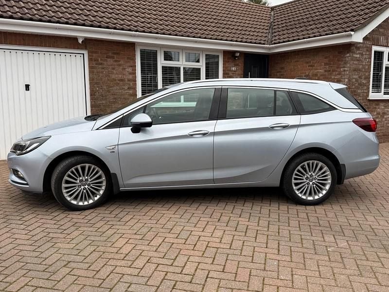 Used Vauxhall Astra Elite 125 HP (91 kW) 2017 Silver Estate