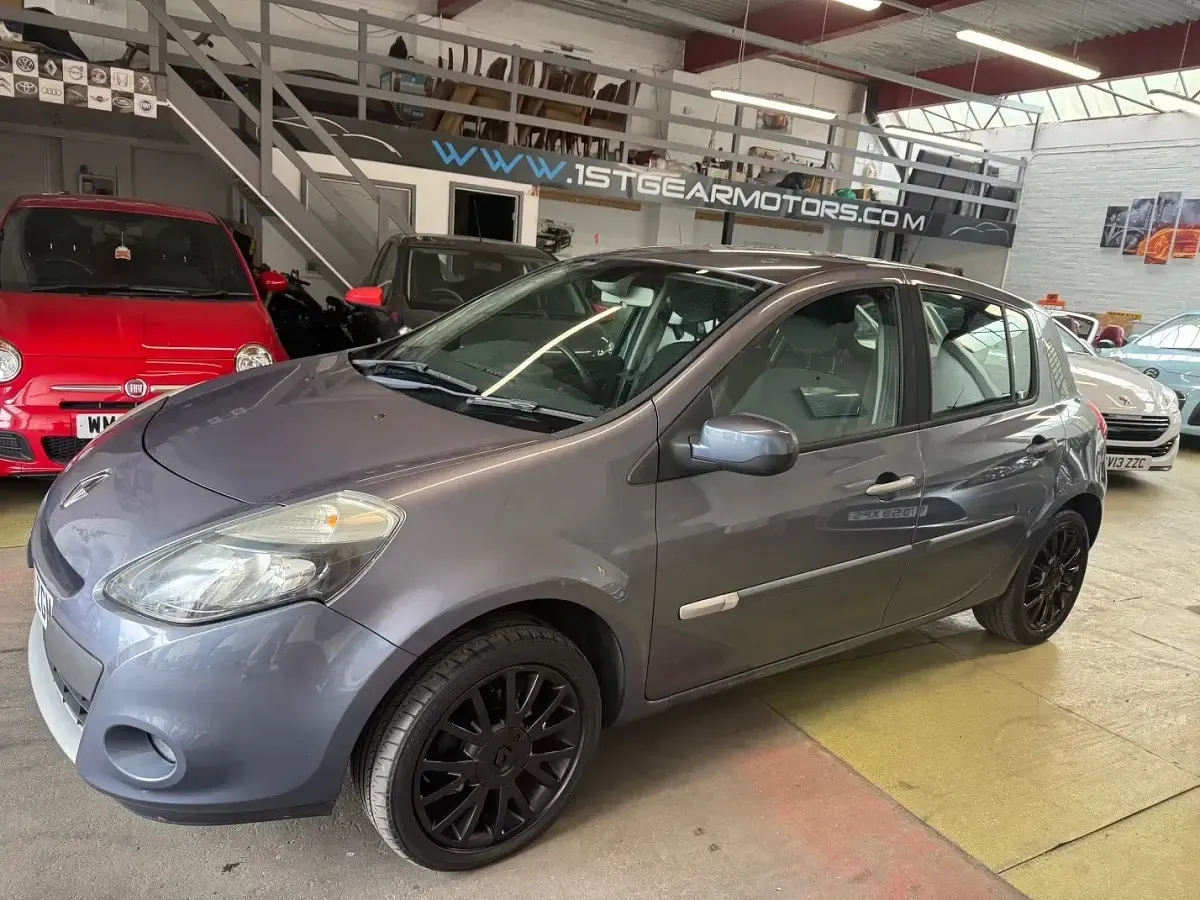 Używany Renault Clio II Dynamique 86 KM (63 kW) 2010 Niebieski Hatchback