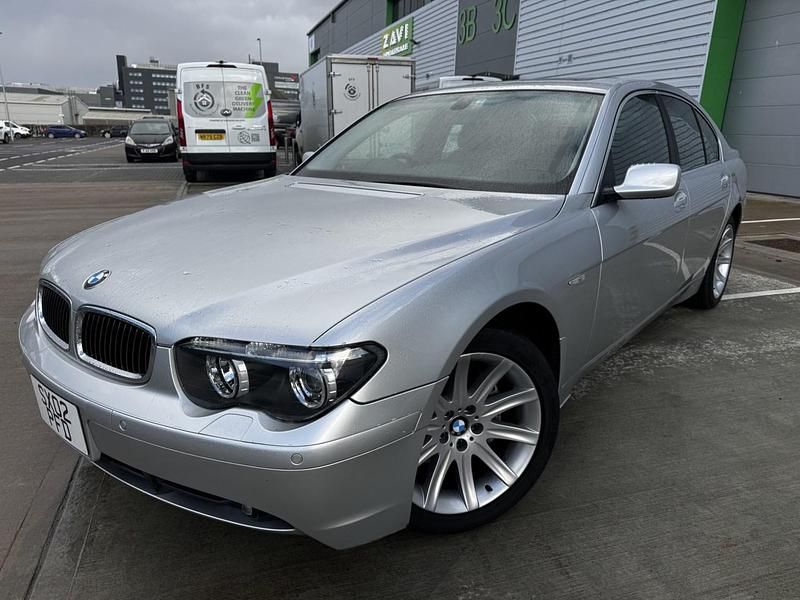Usado BMW 745 Executive 2022 Plateado Berlina