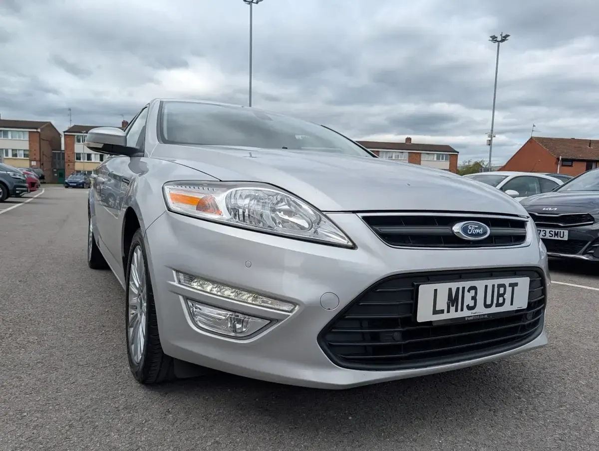 Usado Ford Mondeo Business Edition 140 CV (102 kW) 2013 Plateado Utilitario