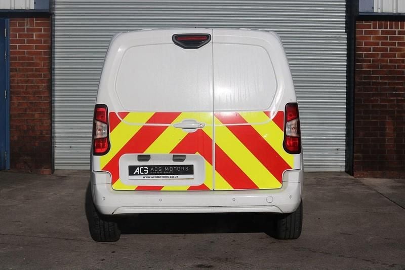 Used Citroën Berlingo 100 HP (73 kW) 2020 White MPV