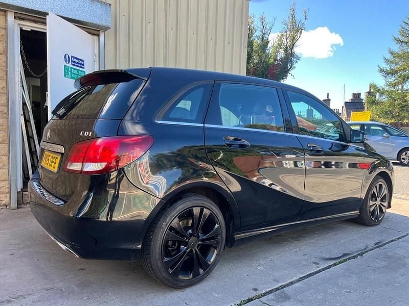 Used Mercedes B180 109 HP (80 kW) 2015 Black MPV