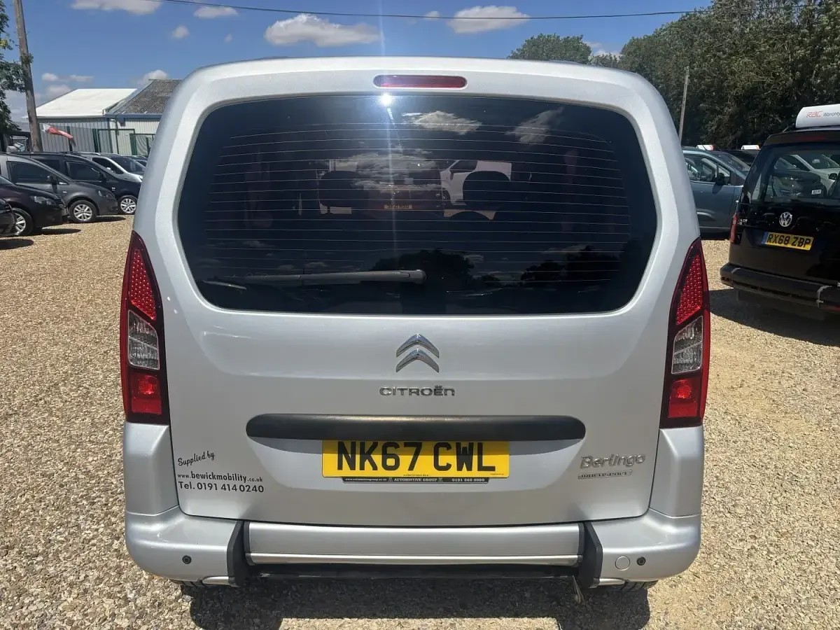 Used Citroën Berlingo Feel 99 HP (72 kW) 2017 Silver MPV